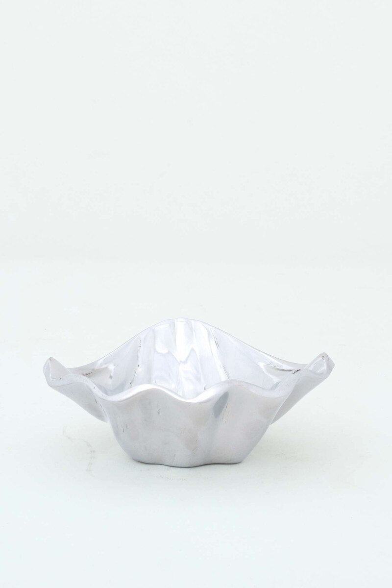 Seashell bowl with wavy edge