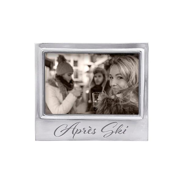 horizontal silver frame with flat edging bottom states apres ski in script