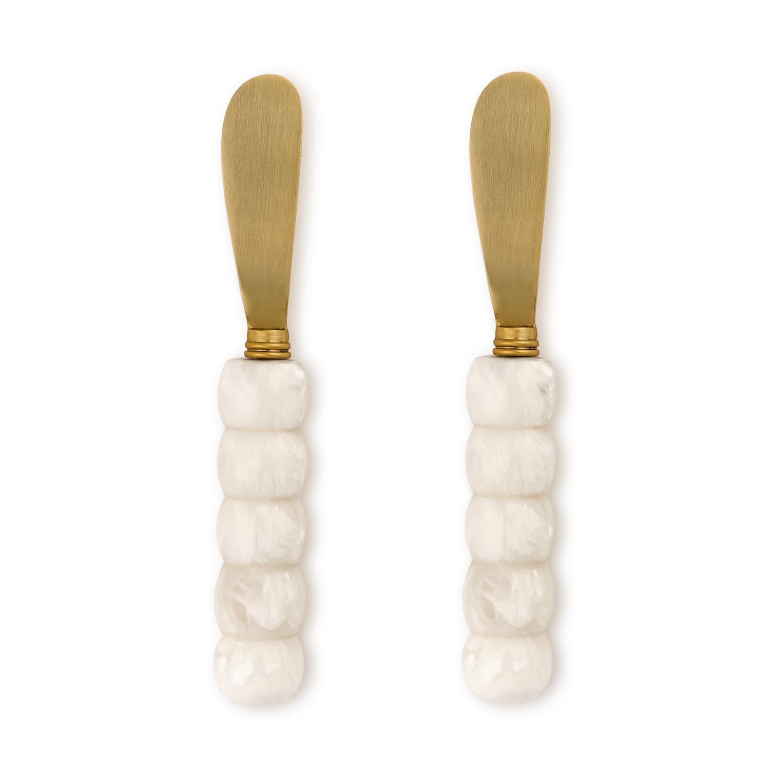 Set of two white-beaded resin and gold stainless steel blade spreaders.
Ideal for charcuterie boards, parties, and more!