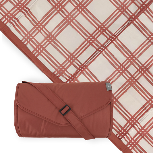 This mid-size, water-resistant blanket is great for both outdoor and indoor play. Its  bag-less, compact fold makes packing up quick and easy and an adjustable carrying strap and a pocket makes this on-the-go blanket a true stroller and trunk essential